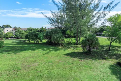 27th Riverside Dr, Coral Springs FL 33065