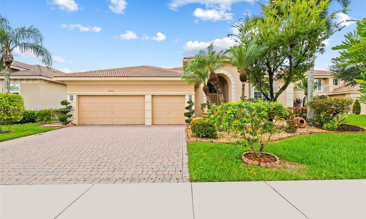 19240 SW 62nd St, Pembroke Pines FL 33332