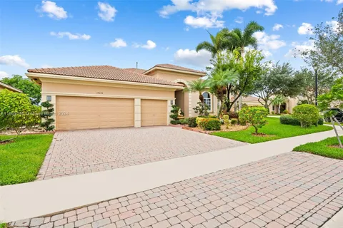 19240 SW 62nd St, Pembroke Pines FL 33332