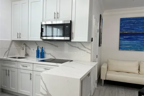 3710 Collins Ave # 103, Miami Beach FL 33140