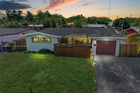 2443 Tortugas Ln, Fort Lauderdale FL 33312