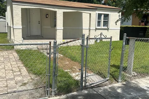 1819 NW 57th St, Miami FL 33142