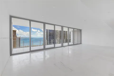 300 Biscayne Blvd Way # 2802, Miami FL 33131