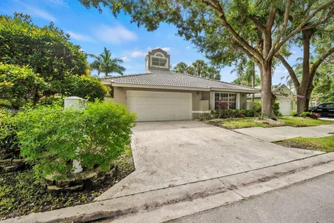 2150 Cove Ln, Weston FL 33326