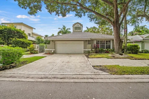 2150 Cove Ln, Weston FL 33326