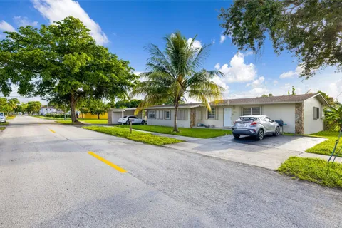 5746 Polk St, Hollywood FL 33021