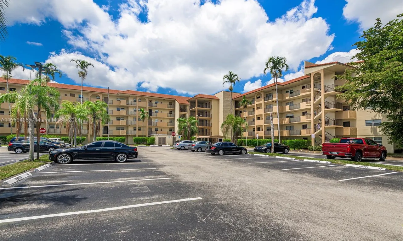 3905 N Nob Hill Rd # 304, Sunrise FL 33351