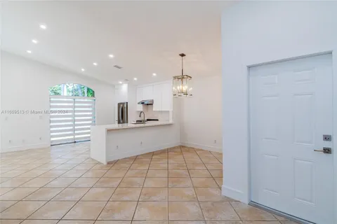 812 Garnet Cir, Weston FL 33326