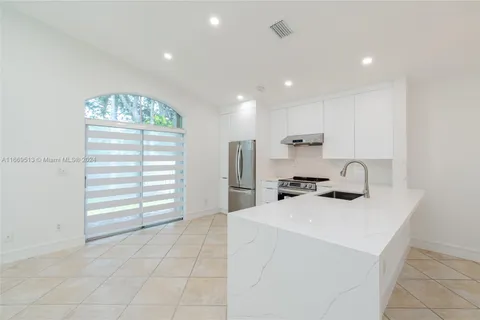 812 Garnet Cir, Weston FL 33326