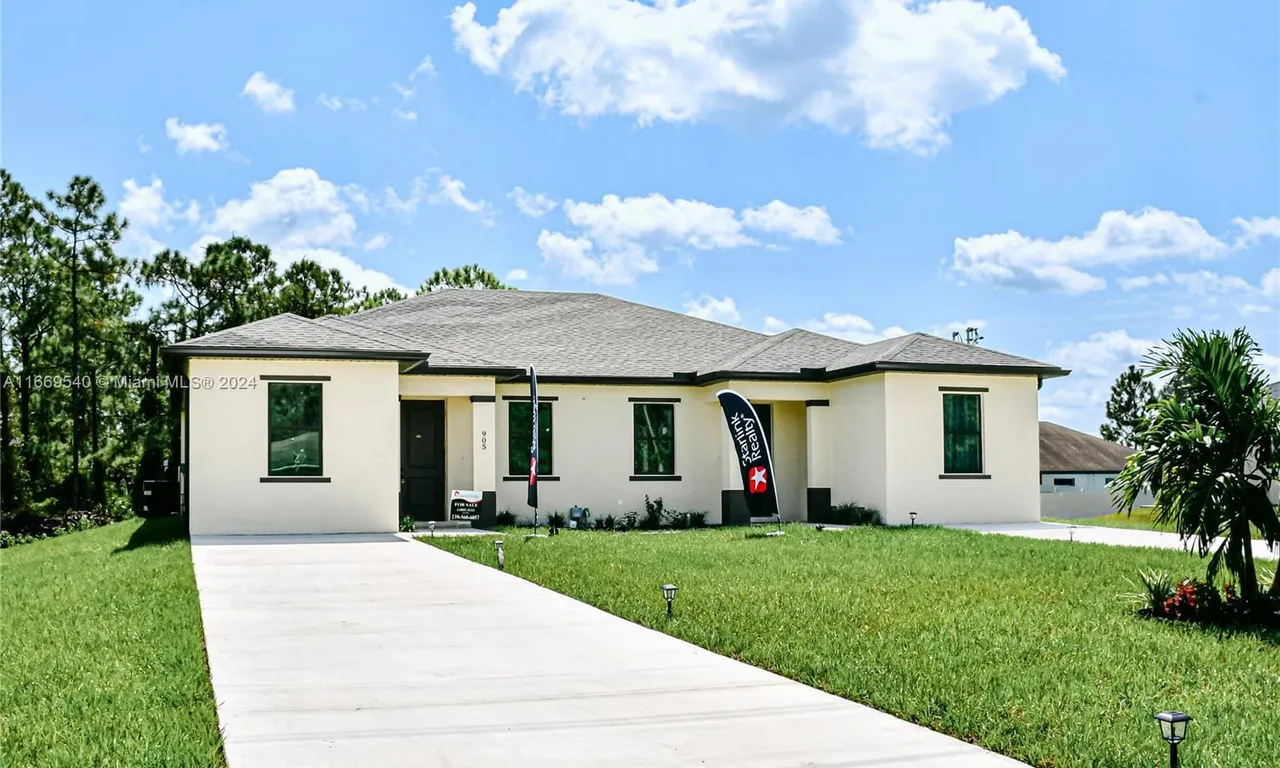 530/532 Bell Blvd, Other City - In The State Of Florida FL 33974