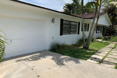 8415 SW 144th St, Palmetto Bay FL 33158