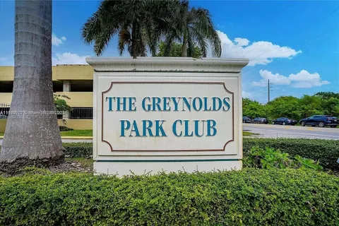 17890 W Dixie Hwy 620 Hwy # 620, North Miami Beach FL 33160