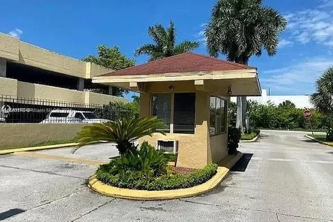 17890 W Dixie Hwy 620 Hwy # 620, North Miami Beach FL 33160