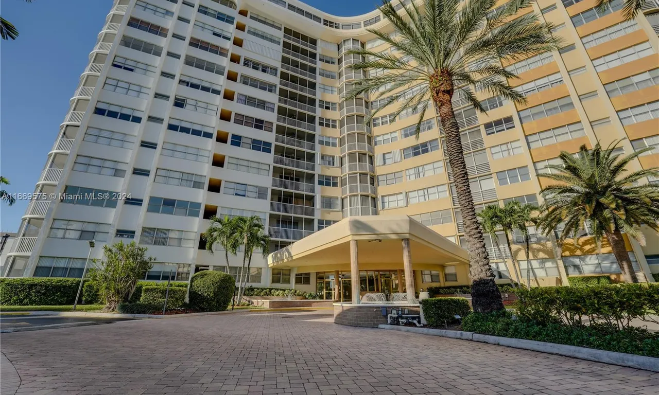 100 Golden Isles # 1108, Hallandale Beach FL 33009