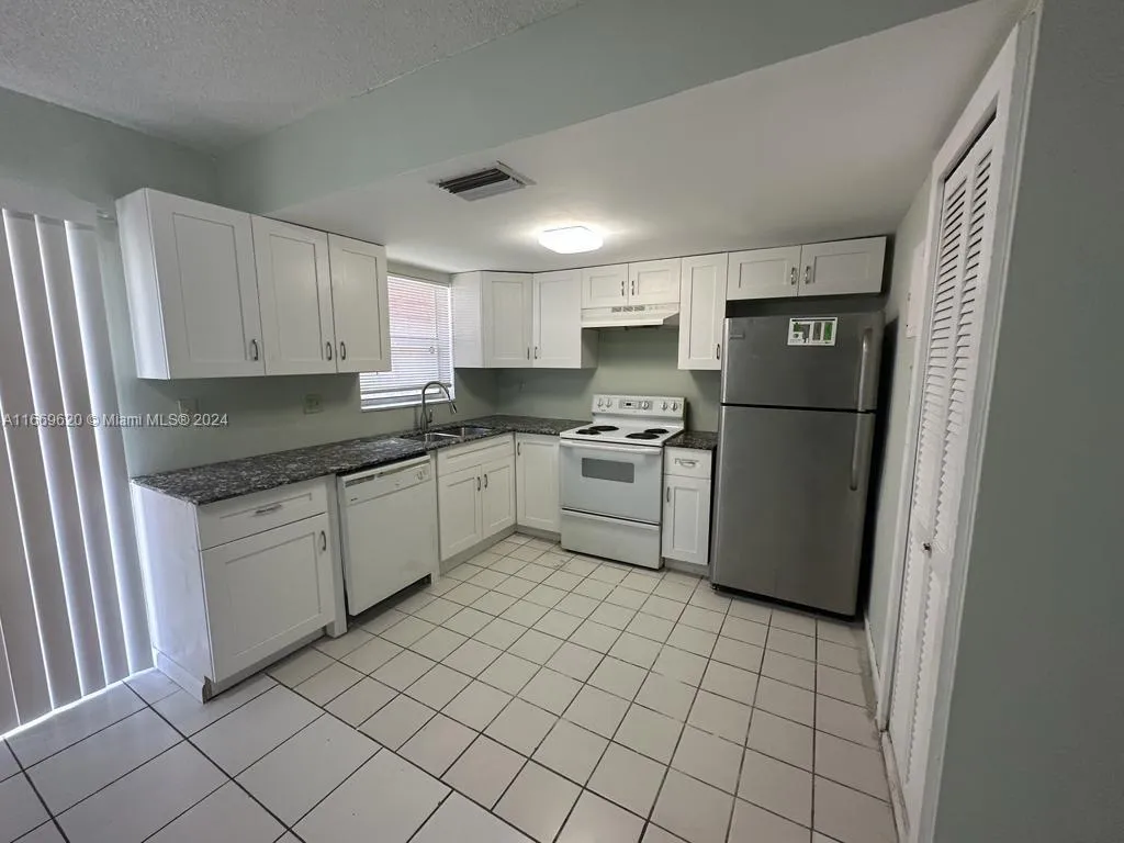 2606 NW 52nd Ave # D15, Lauderhill FL 33313