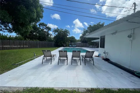 2115 Alamanda Dr, North Miami FL 33181