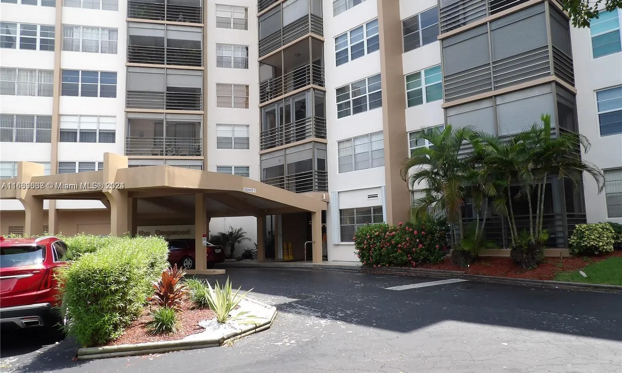 1100 Saint Charles Pl # 414, Pembroke Pines FL 33026