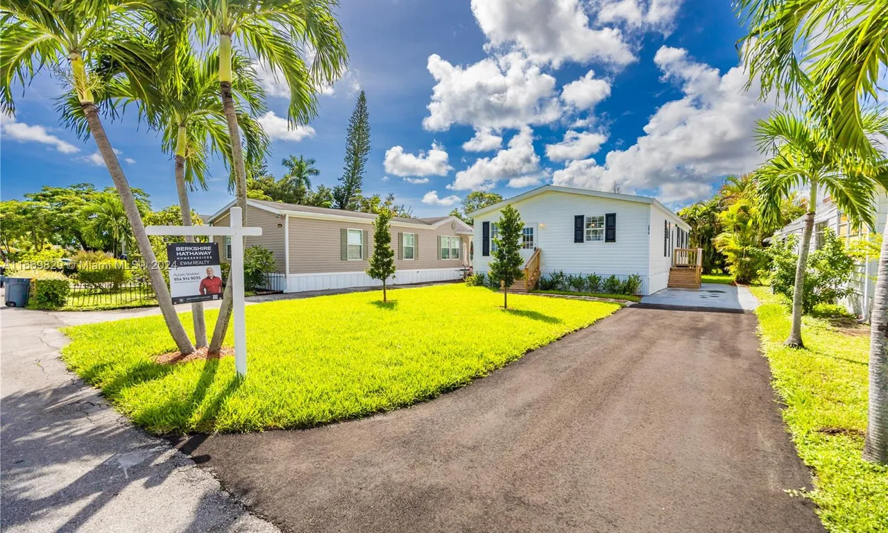 2670 SW 54th St, Dania Beach FL 33312