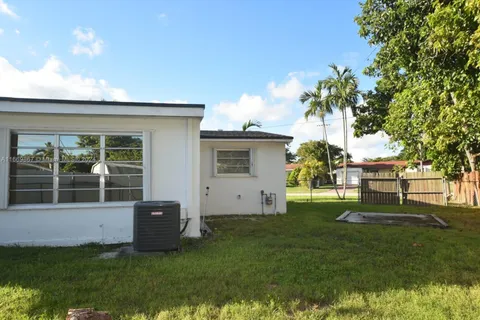 18601 SW 97th Ct, Cutler Bay FL 33157