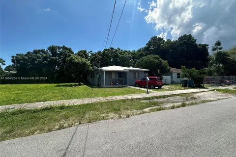 10370 SW 174th Ter, Miami FL 33157