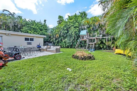 675 NE 172nd St, Miami FL 33162