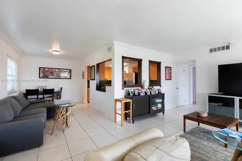 6815 Edgewater Dr # 308, Coral Gables FL 33133