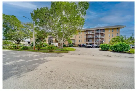 4848 NW 24th Ct # 312, Lauderdale Lakes FL 33313