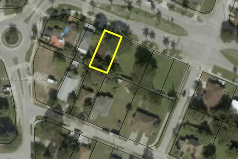 10136 E Hibiscus St, Palmetto Bay FL 33157