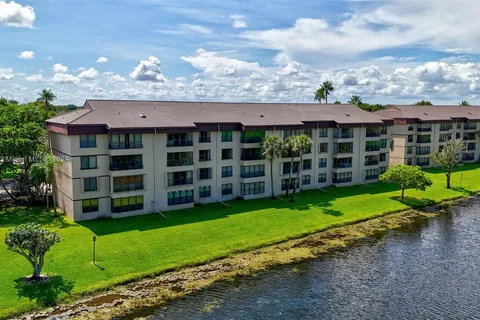 2660 N Carambola Cir N # 303, Coconut Creek FL 33066