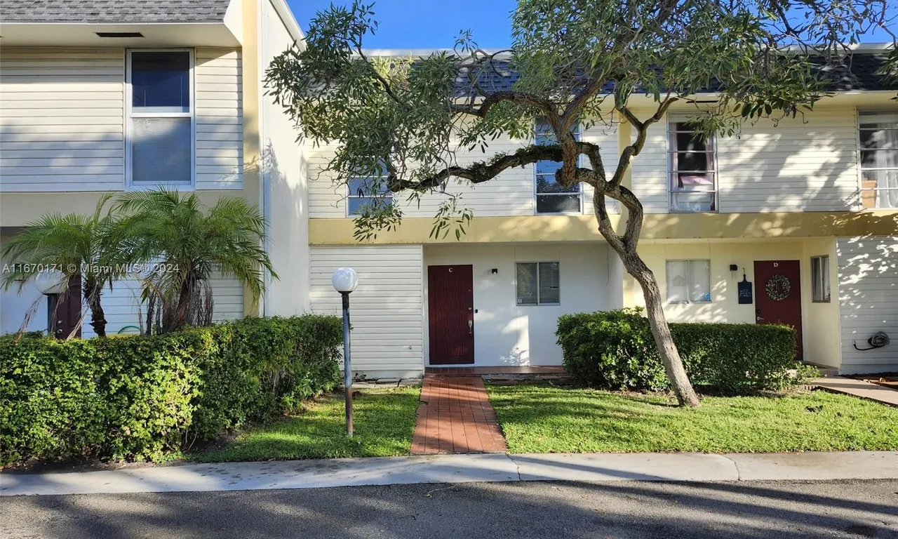 3321 Raleigh # 3C, Hollywood FL 33021