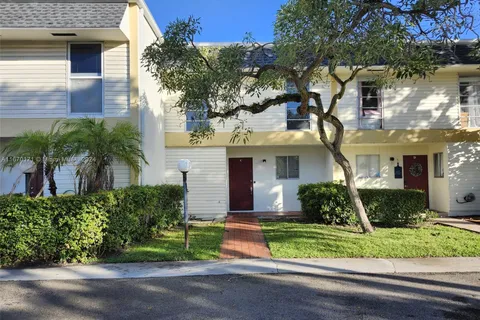 3321 Raleigh # 3C, Hollywood FL 33021