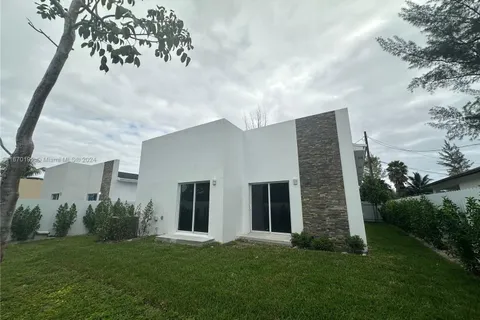 2421 NW 23rd Ln, Fort Lauderdale FL 33311