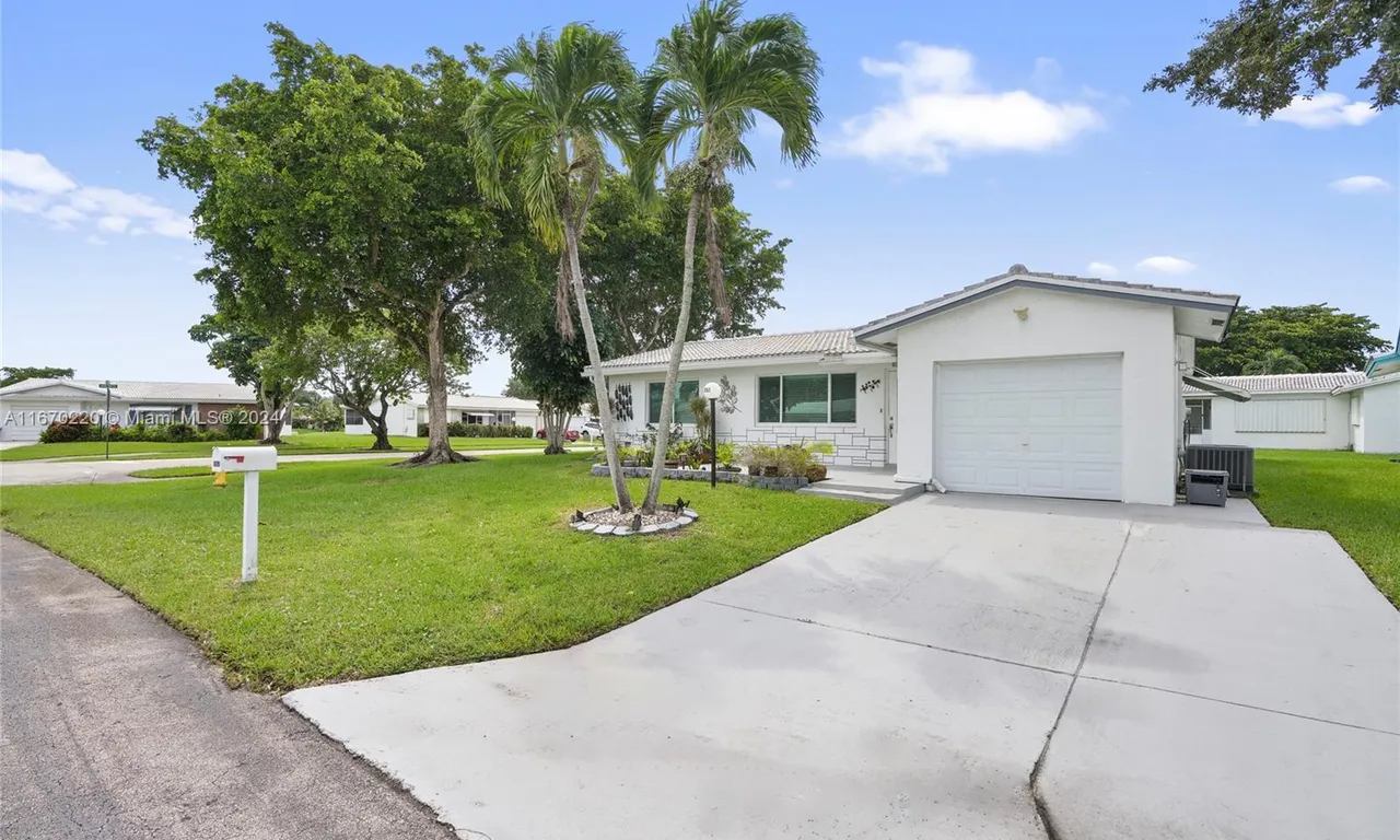 1051 NW 88th Way, Plantation FL 33322