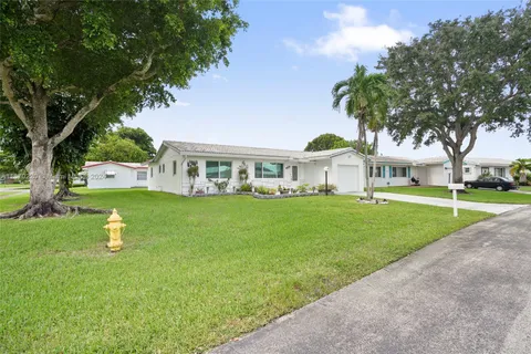 1051 NW 88th Way, Plantation FL 33322