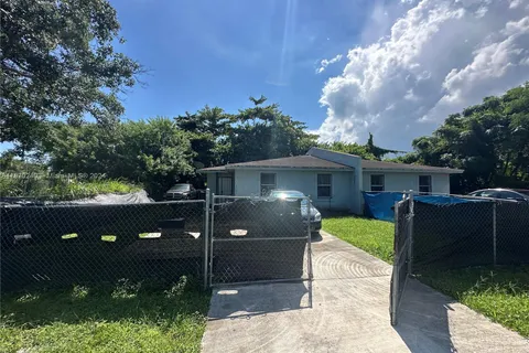 10032 E Hibiscus St, Palmetto Bay FL 33157