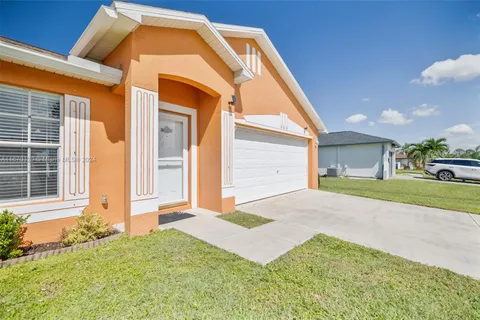 305 SE 3rd St, Cape Coral FL 33990