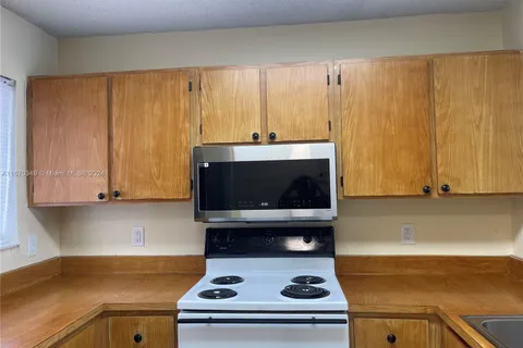 8710 N Sherman Cir # 406, Miramar FL 33025