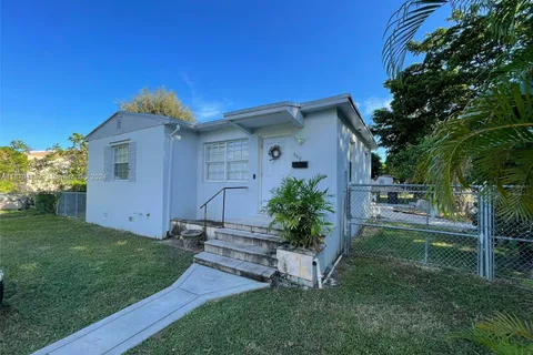 940 NW 134th St, North Miami FL 33168