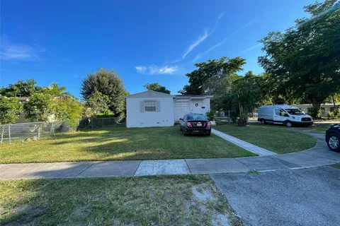 940 NW 134th St, North Miami FL 33168