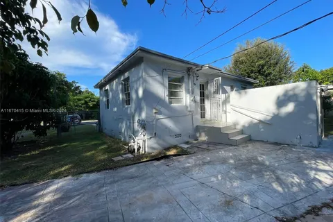 940 NW 134th St, North Miami FL 33168