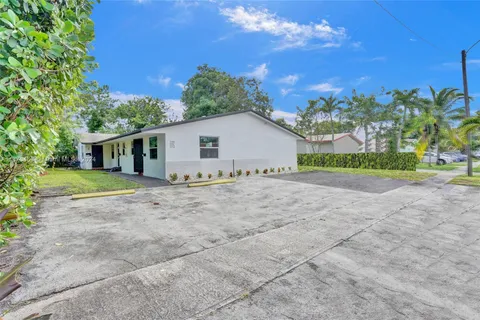 5308-5312 NW 18th Pl, Lauderhill FL 33313