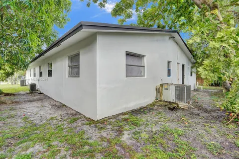 5308-5312 NW 18th Pl, Lauderhill FL 33313