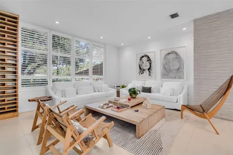 298 W Mcintyre St, Key Biscayne FL 33149