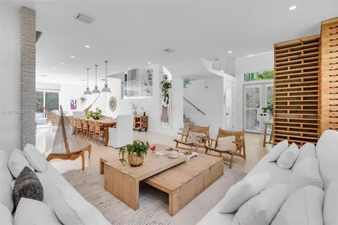 298 W Mcintyre St, Key Biscayne FL 33149