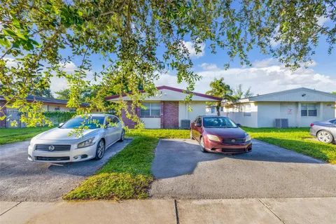 5706 Lincoln St, Hollywood FL 33021