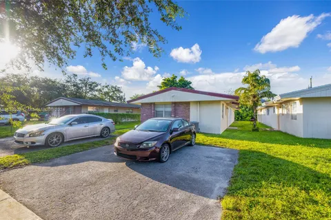 5706 Lincoln St, Hollywood FL 33021