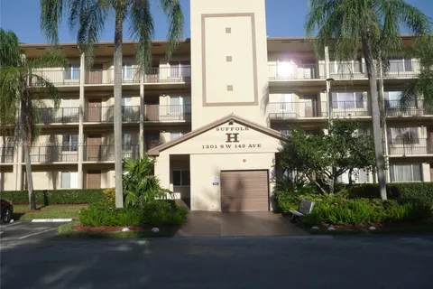 1301 SW 142nd Ave # 106H, Pembroke Pines FL 33027