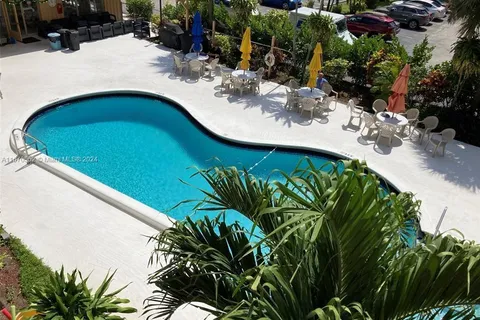 2145 Pierce St # 205, Hollywood FL 33020
