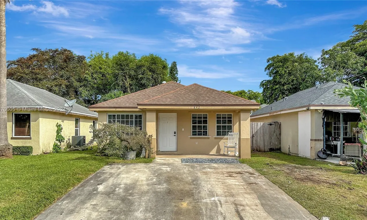 842 SW 9th St, Florida City FL 33034