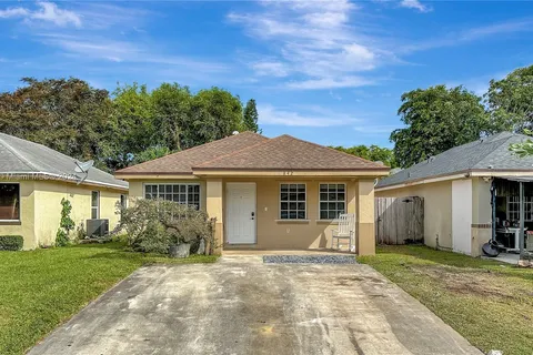 842 SW 9th St, Florida City FL 33034